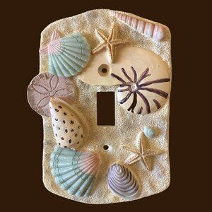EUC Touch of Class 'By the Sea' Handpainted Resin Seashell Light Switch Plate